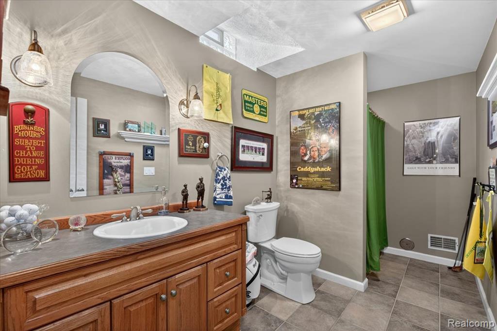 18974 Riverway Court, Clinton Twp, MI 48038 — Photo 43