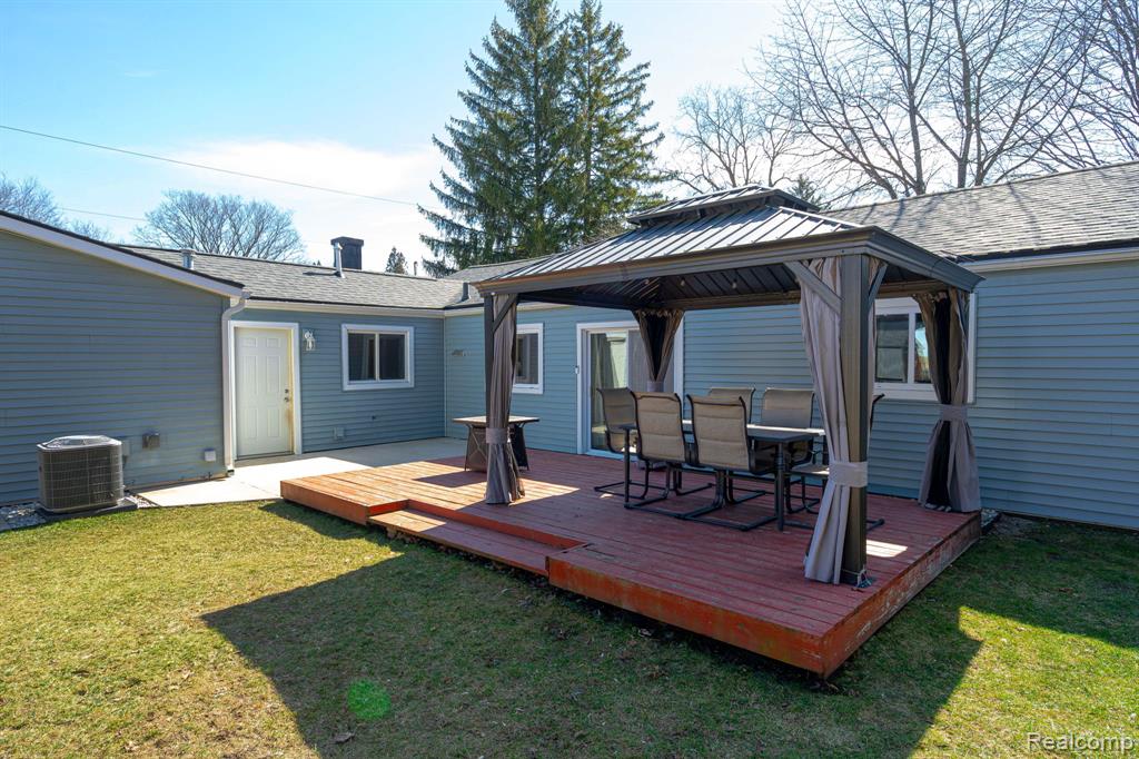 6460 Hermana Road, West Bloomfield, MI 48324 — Photo 20