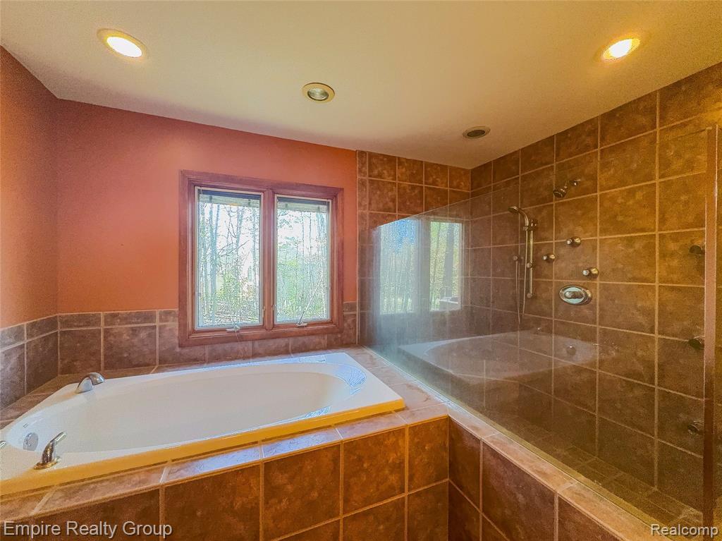 2111 Oak Terrace, Ortonville, MI 48462 — Photo 13