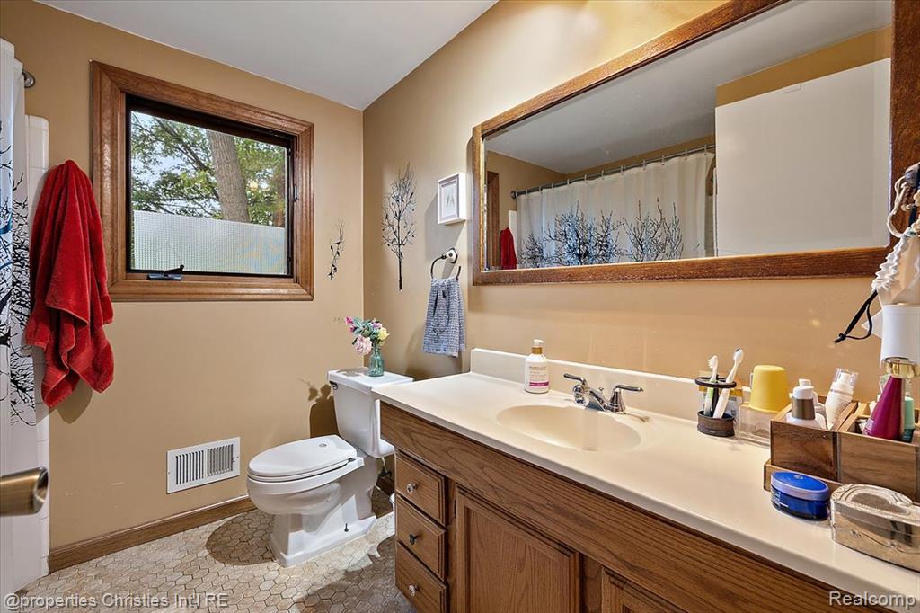 7871 Sunset Street, West Bloomfield, MI 48323 — Photo 16