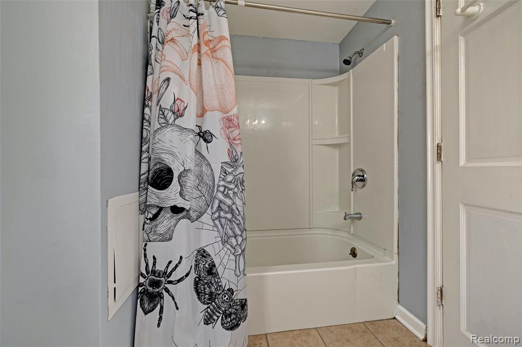 126 N North Shore Drive, Lake Orion, MI 48362 — Photo 20