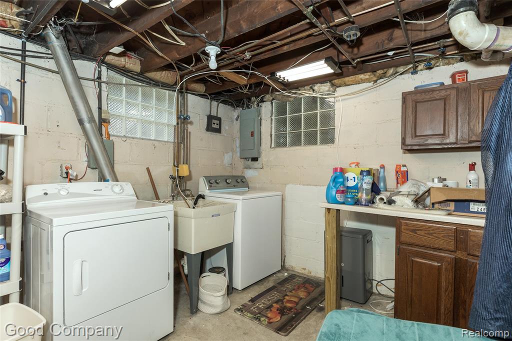 559 E Harry Avenue, Hazel Park, MI 48030 — Photo 25
