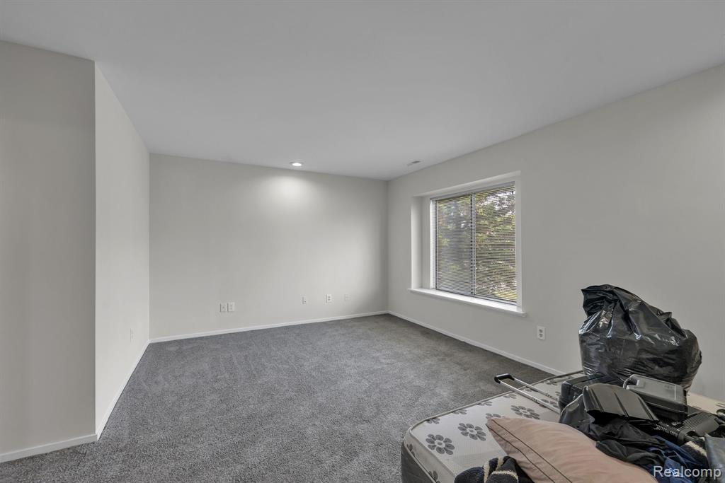 6689 Ridgefield Circle, 203, West Bloomfield, MI — Photo 12