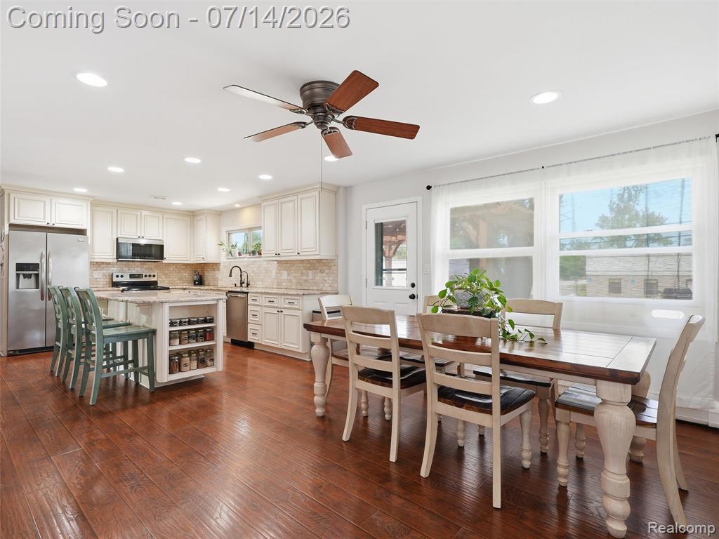 39582 Burton Drive, Novi, MI — Photo 15
