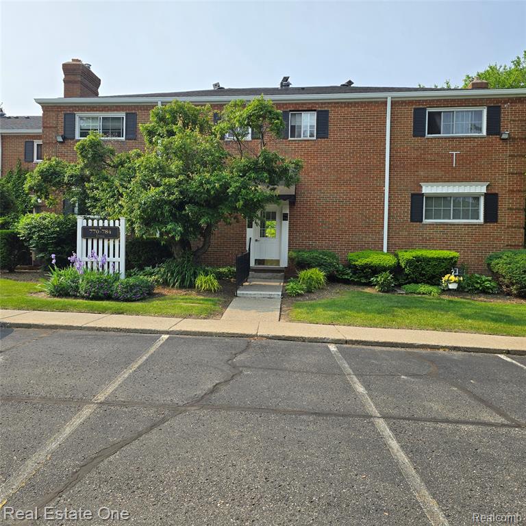 770 E Fox Hills Drive W, Bloomfield Hills, MI 48304 — Photo 2