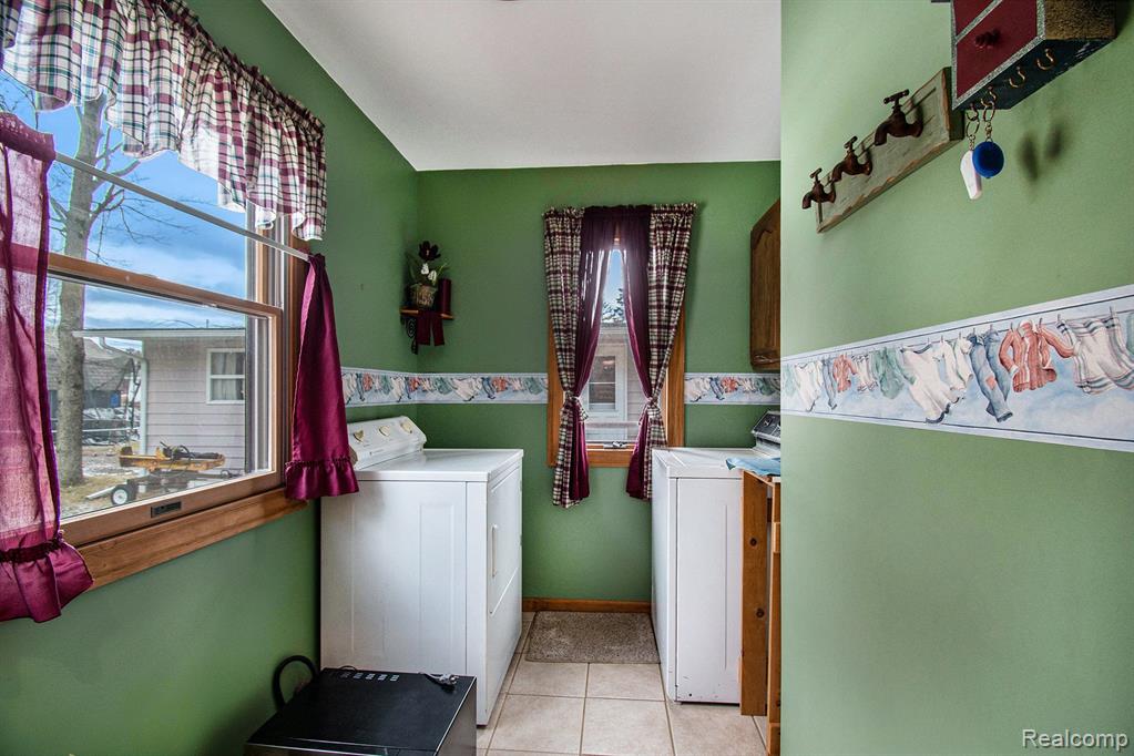 789 Lakeshore Drive, Gladwin, MI 48624 — Photo 9