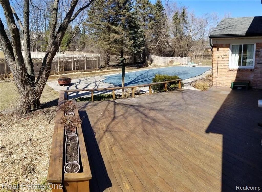 5837 FOLKSTONE Drive, Troy, MI 48085 — Photo 6