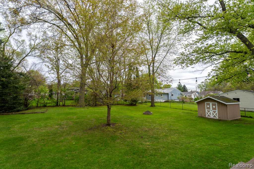 244 Gladwin Avenue, Commerce Twp, MI — Photo 32