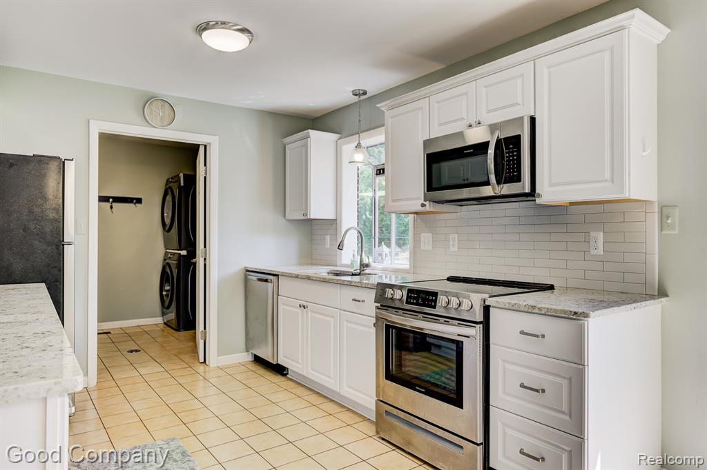 6327 Snow Apple Drive, Clarkston, MI — Photo 10