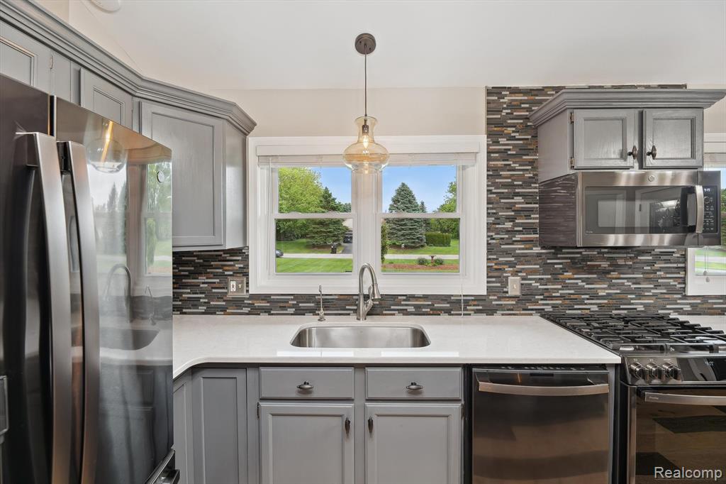9762 Dickerson Court, South Lyon, MI 48178 — Photo 14