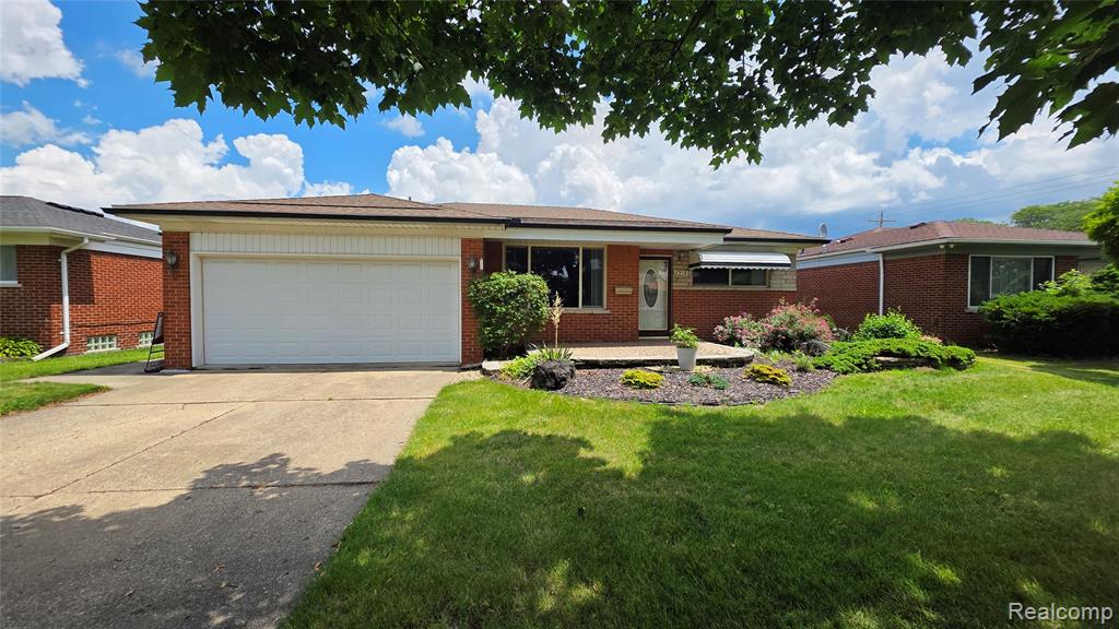 29120 Dover Avenue, Warren, MI 48088