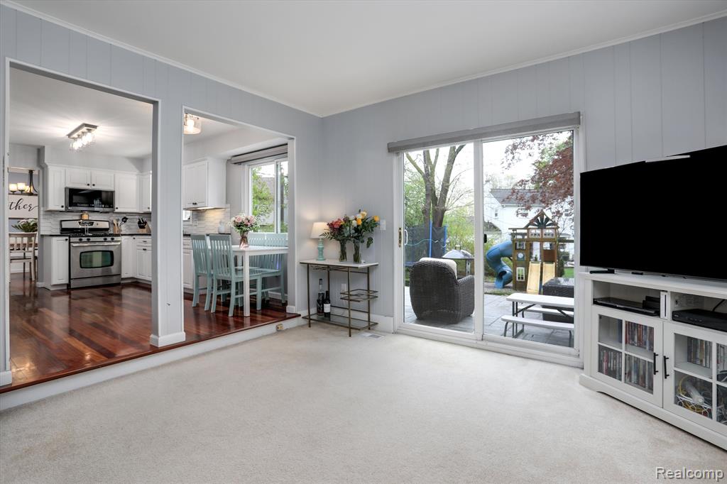 601 LAKE FOREST Road, Rochester Hills, MI 48309 — Photo 16