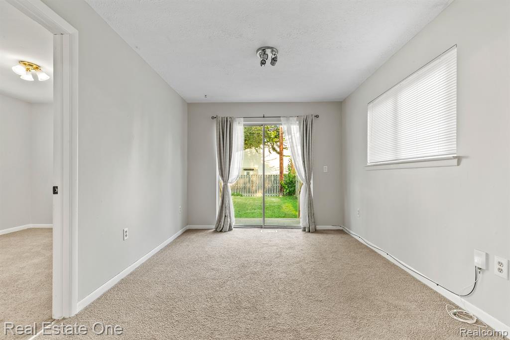 3993 WEDDELL Street, Dearborn Heights, MI 48125 — Photo 16