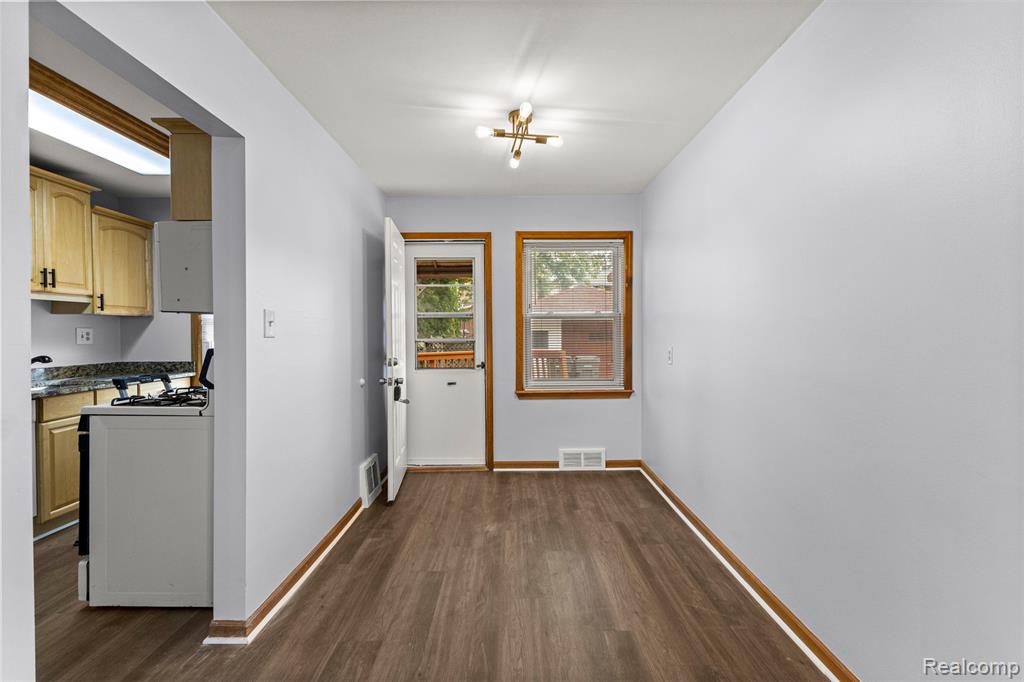 6918 Manor Street, Dearborn, MI 48126 — Photo 9