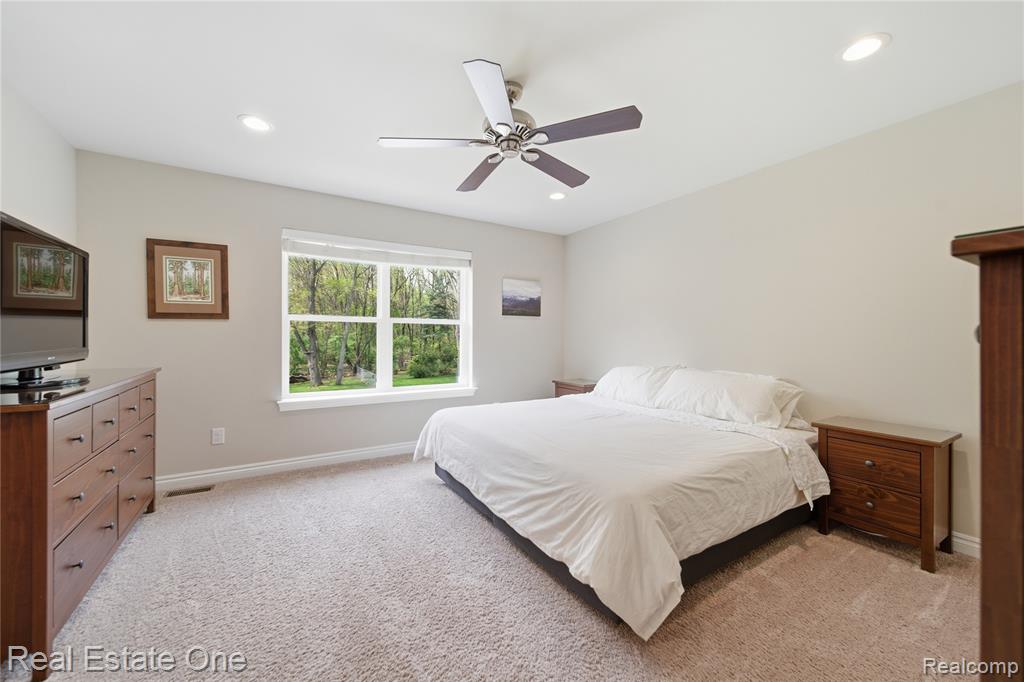 8915 Gittins Street, Commerce Twp, MI 48382 — Photo 15