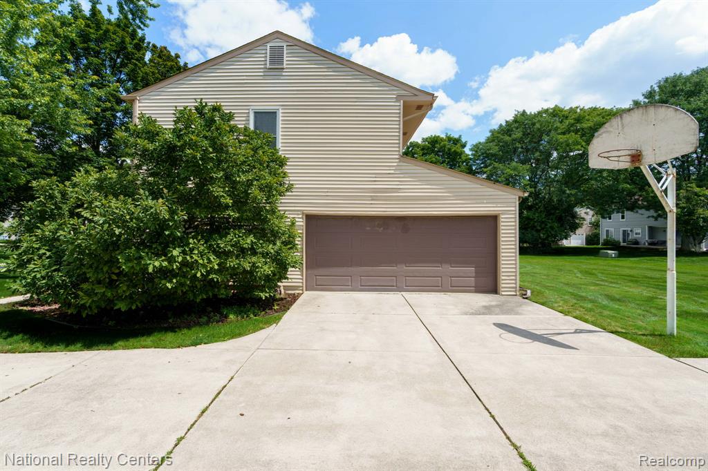 5459 N Piccadilly, West Bloomfield, MI — Photo 8