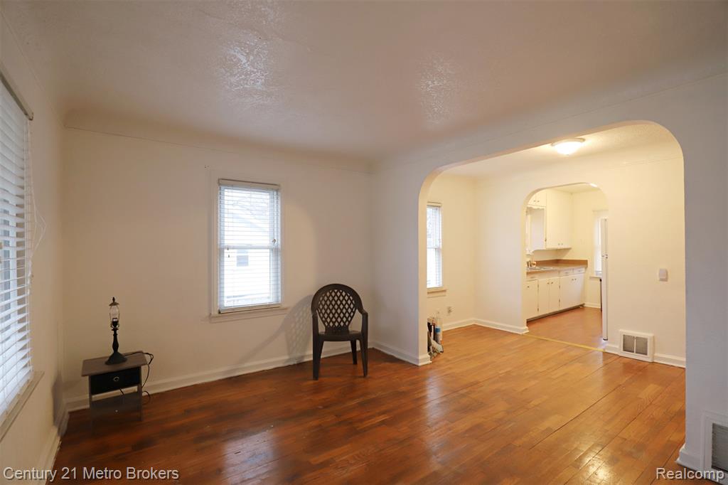 2074 N Center Road, Burton, MI 48509 — Photo 4