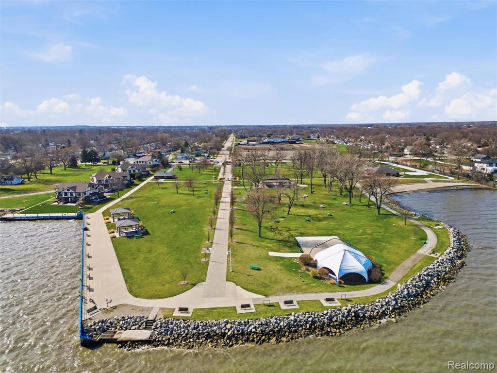 102 Lac Sainte Claire Drive, Saint Clair Shores, MI 48082 — Photo 5