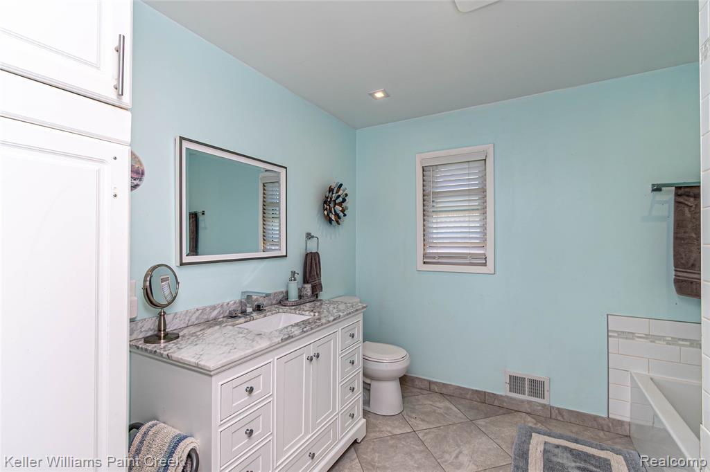 35452 Saint Clair Drive, New Baltimore, MI 48047 — Photo 22