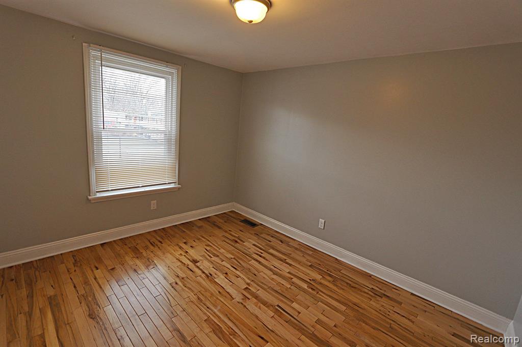 802 E 11 MILE Road, Royal Oak, MI 48067 — Photo 17