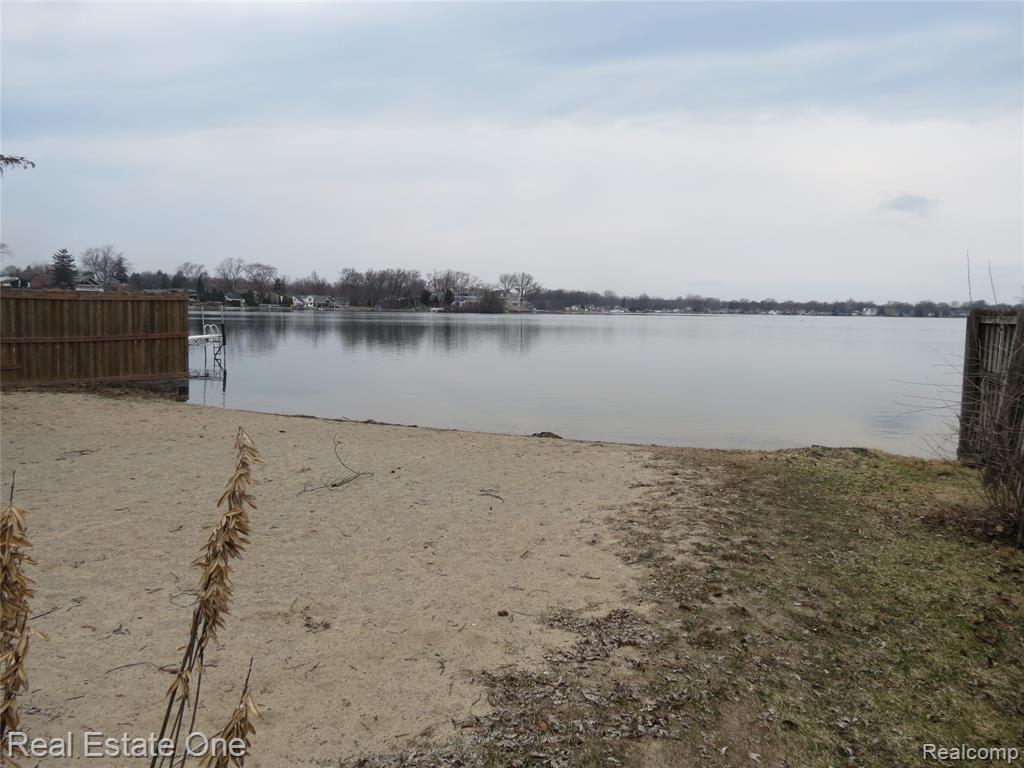 1648 Lombardy, Highland, MI 48356 — Photo 31