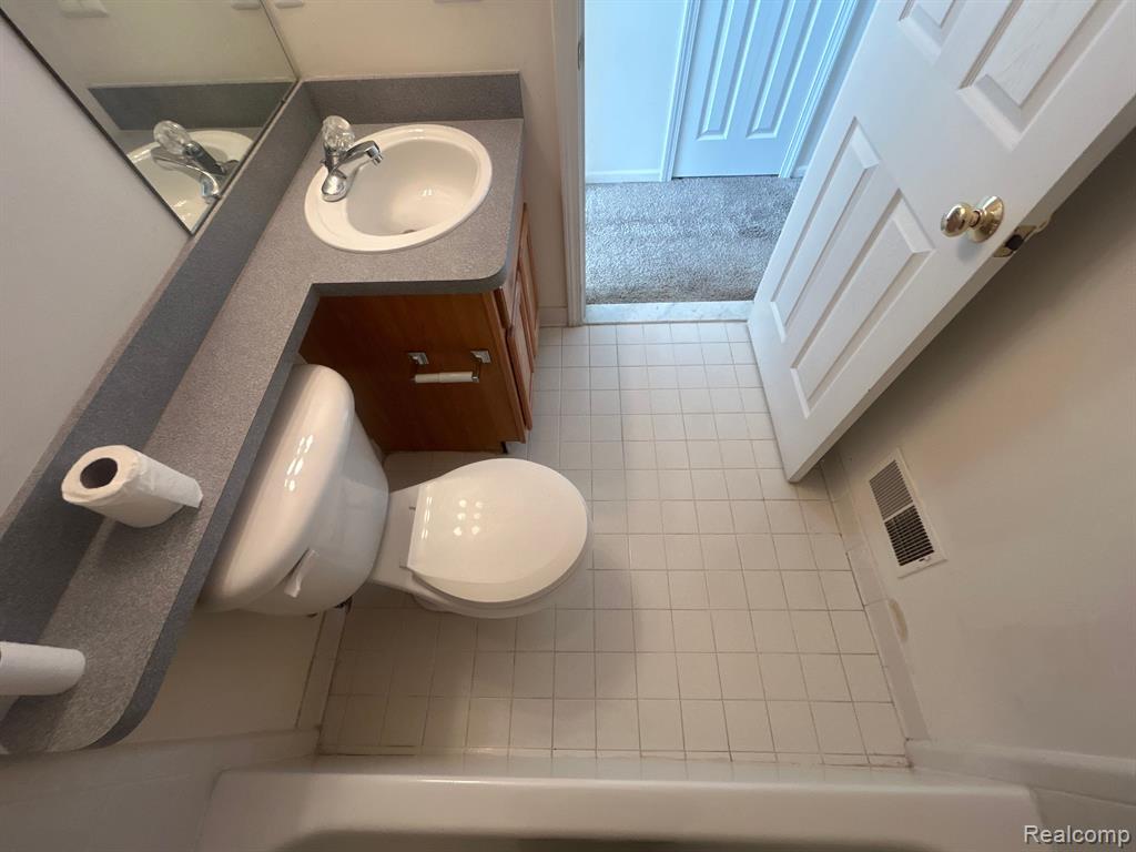 45401 DIAMOND POND Drive, Macomb, MI 48044 — Photo 14