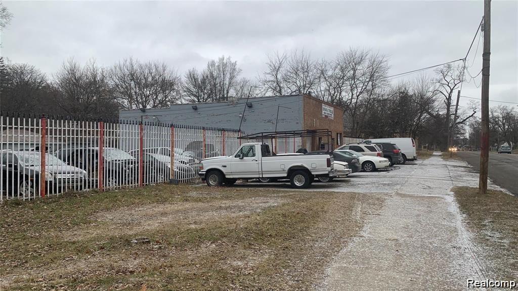 18421 LAHSER Road, Detroit, MI 48219 — Photo 17