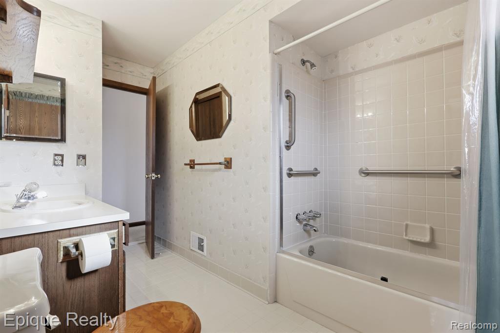 40931 Rehse Drive, Clinton Twp, MI 48038 — Photo 23