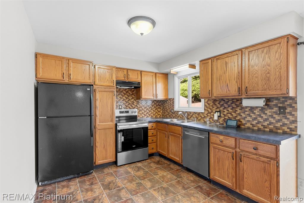 5354 Don Shenk Drive, Swartz Creek, MI 48473 — Photo 15