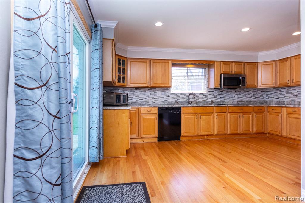 27948 Green Willow Street, Farmington, MI 48331 — Photo 17