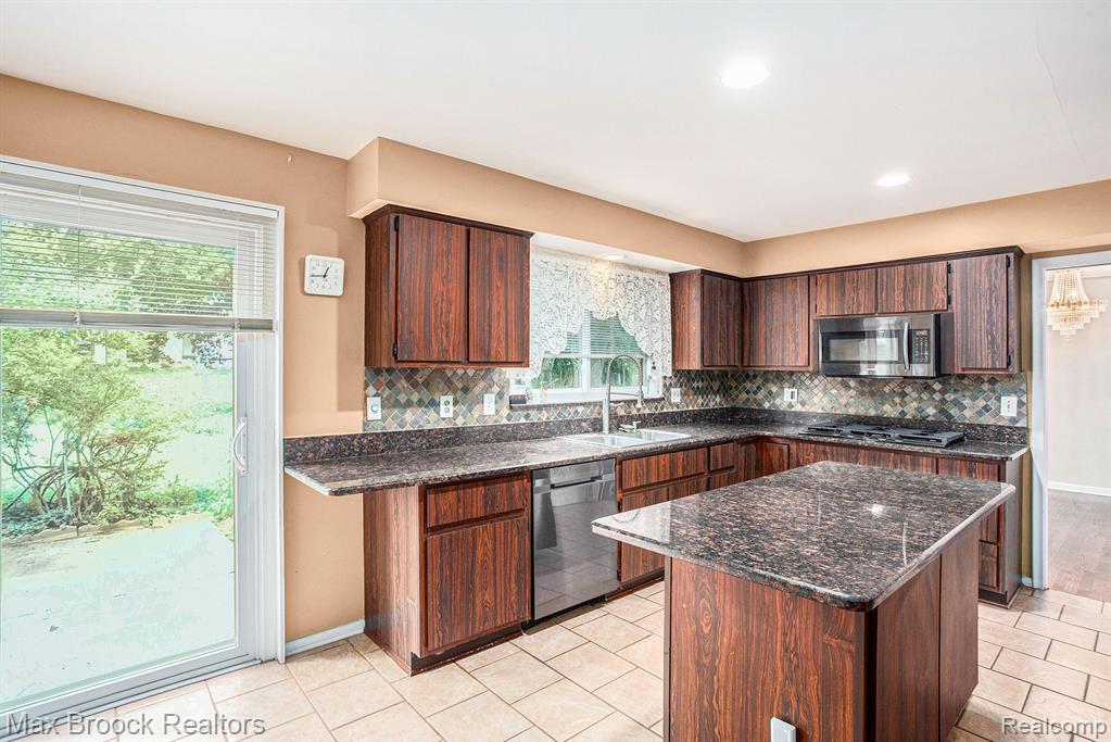 5622 Powder Horn Drive, West Bloomfield, MI — Photo 9