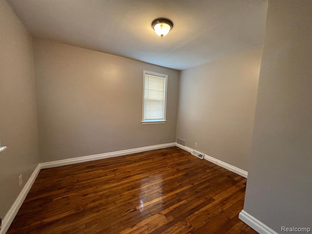 431 W MADGE Avenue, Hazel Park, MI 48030 — Photo 5