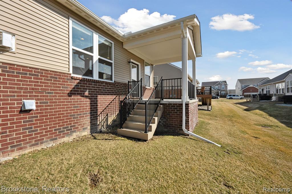 527 HOLMDALE Way, Ann Arbor, MI 48108 — Photo 41