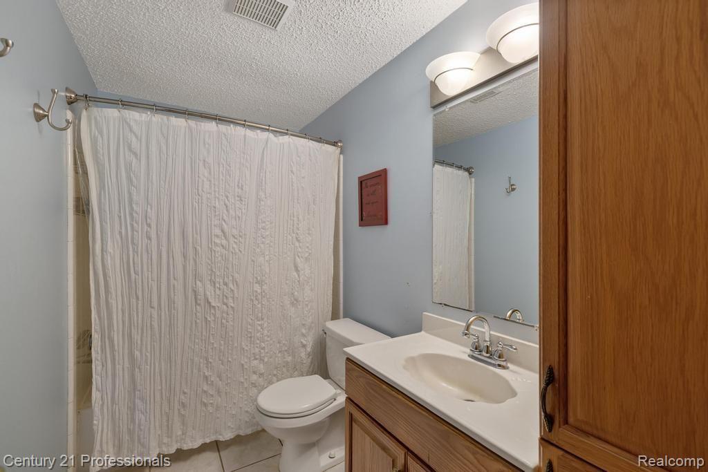 8978 Sussex Street, White Lake, MI — Photo 27