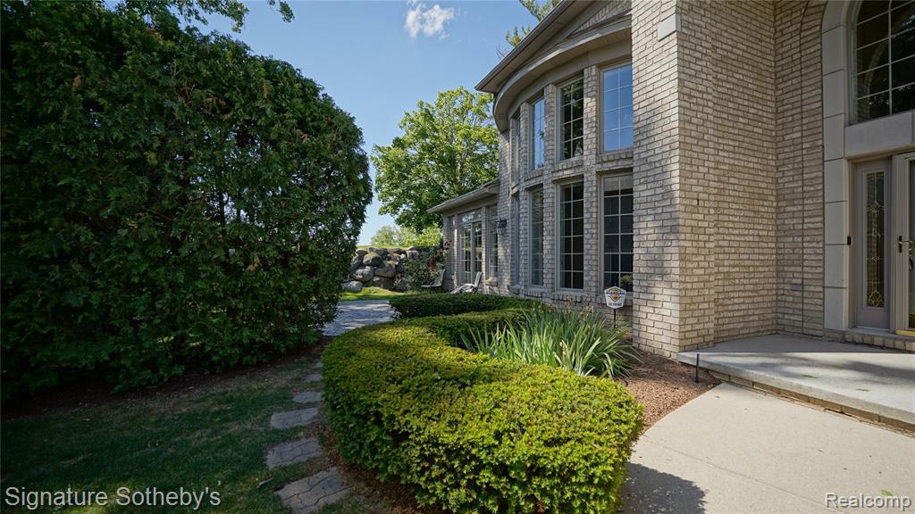 6608 ENCLAVE Drive, Clarkston, MI 48348 — Photo 38