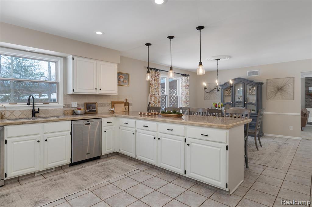 8374 Lasalle Court, Grosse Ile, MI 48138 — Photo 16