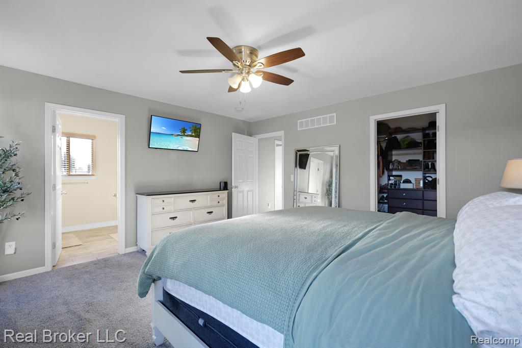 52391 WALNUT Drive, Chesterfield, MI 48047 — Photo 18