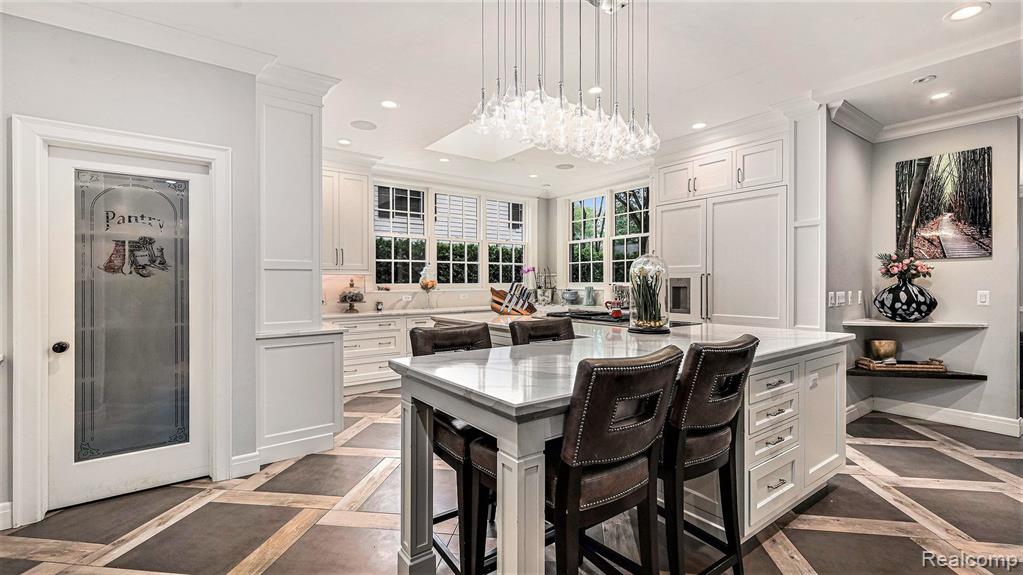 97 TOURAINE Road, Grosse Pointe Farms, MI 48236 — Photo 8