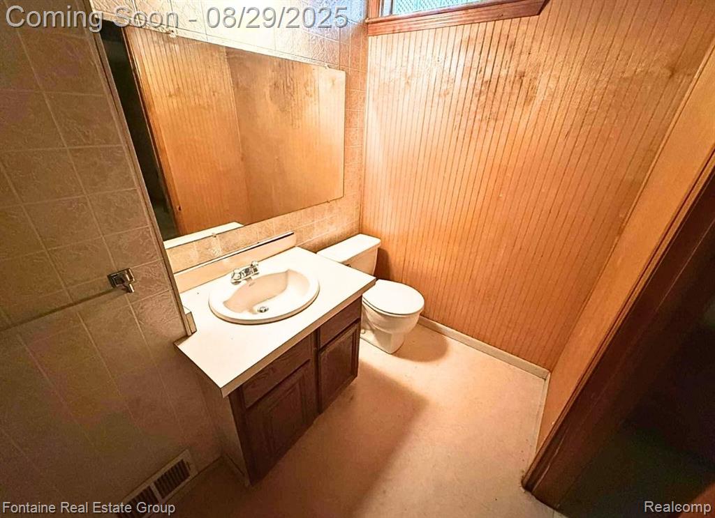 9437 Tavistock Drive, Plymouth, MI 48170 — Photo 17