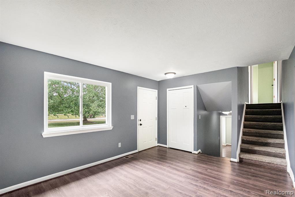 621 Vincent Street, Pinckney, MI 48169 — Photo 6