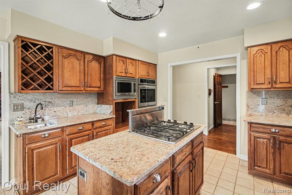3575 Clark Circle, Commerce Twp, MI 48382 — Photo 15