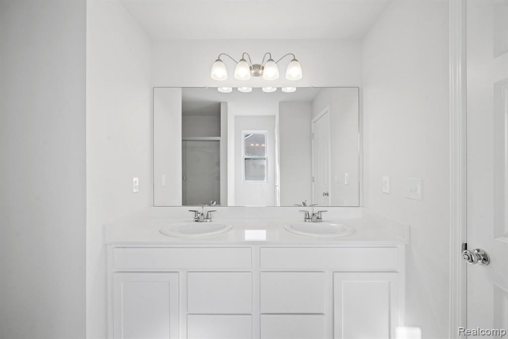 4221 Cedar Lane, Grand Blanc, MI 48439 — Photo 17