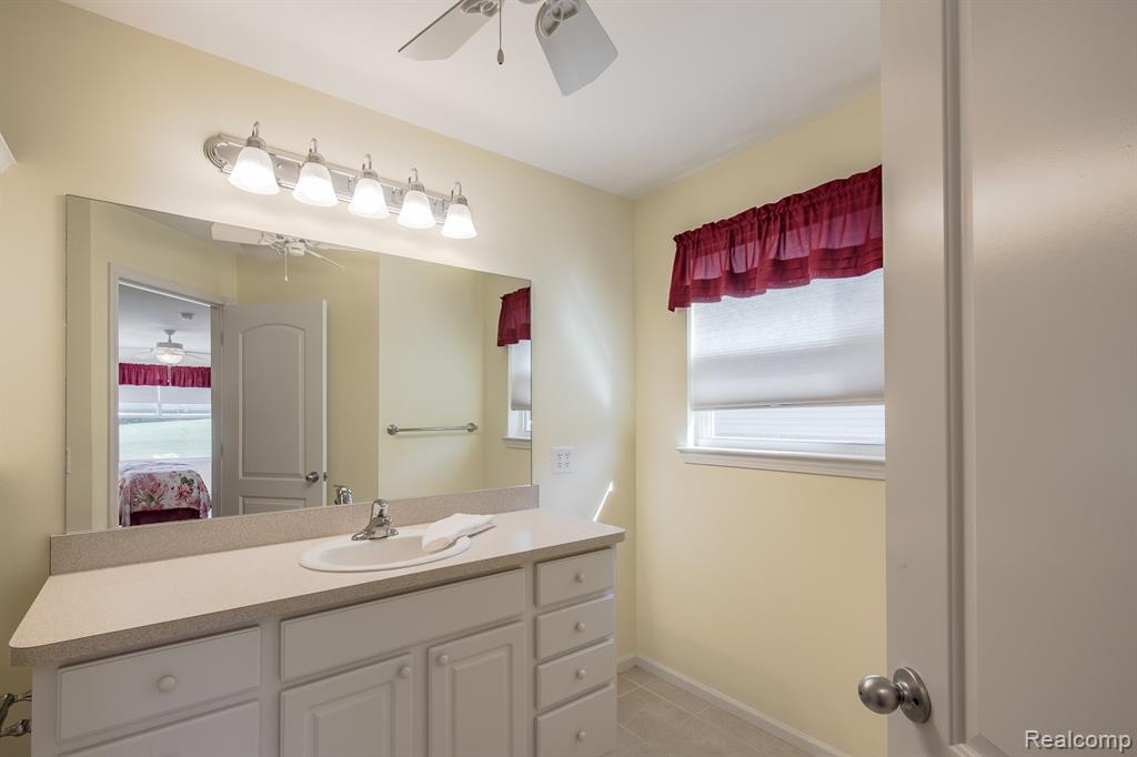 5985 Baypointe Boulevard, Clarkston, MI — Photo 32