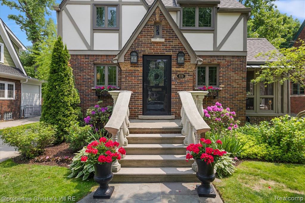 676 Washington Road, Grosse Pointe, MI 48230 — Photo 3
