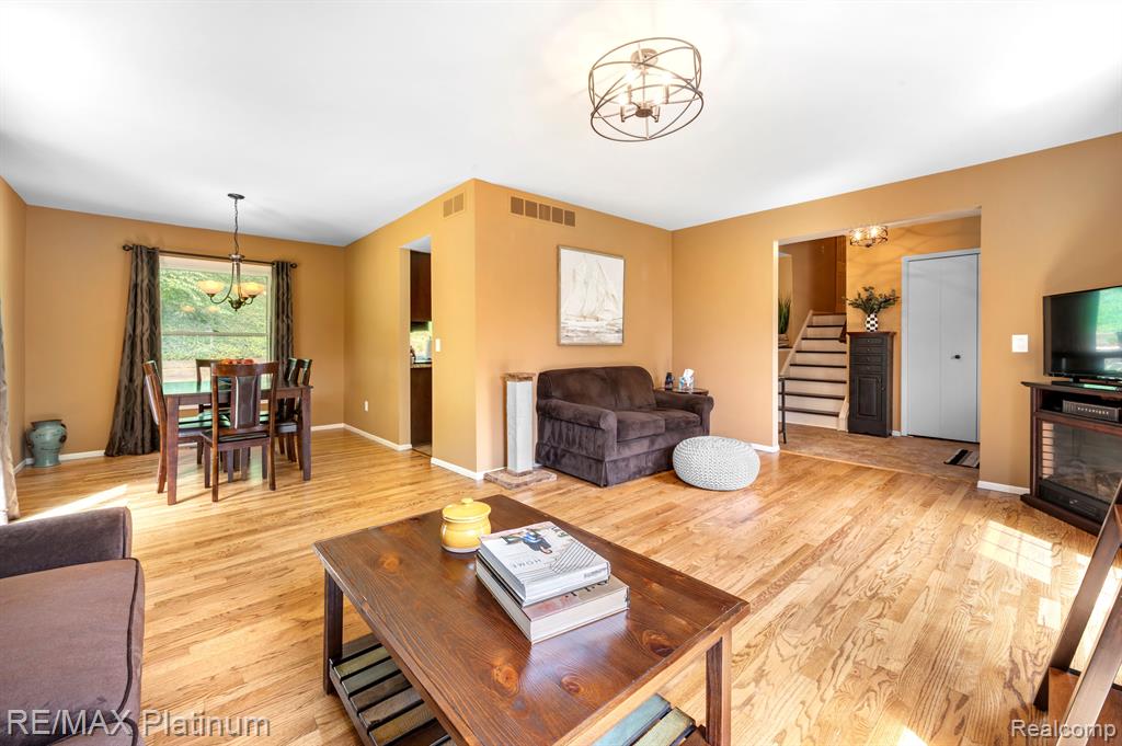 9003 SPENCER Court, Brighton, MI 48116 — Photo 12