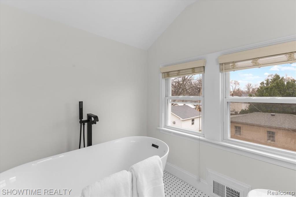 418 E Woodland Street, Ferndale, MI 48220 — Photo 26