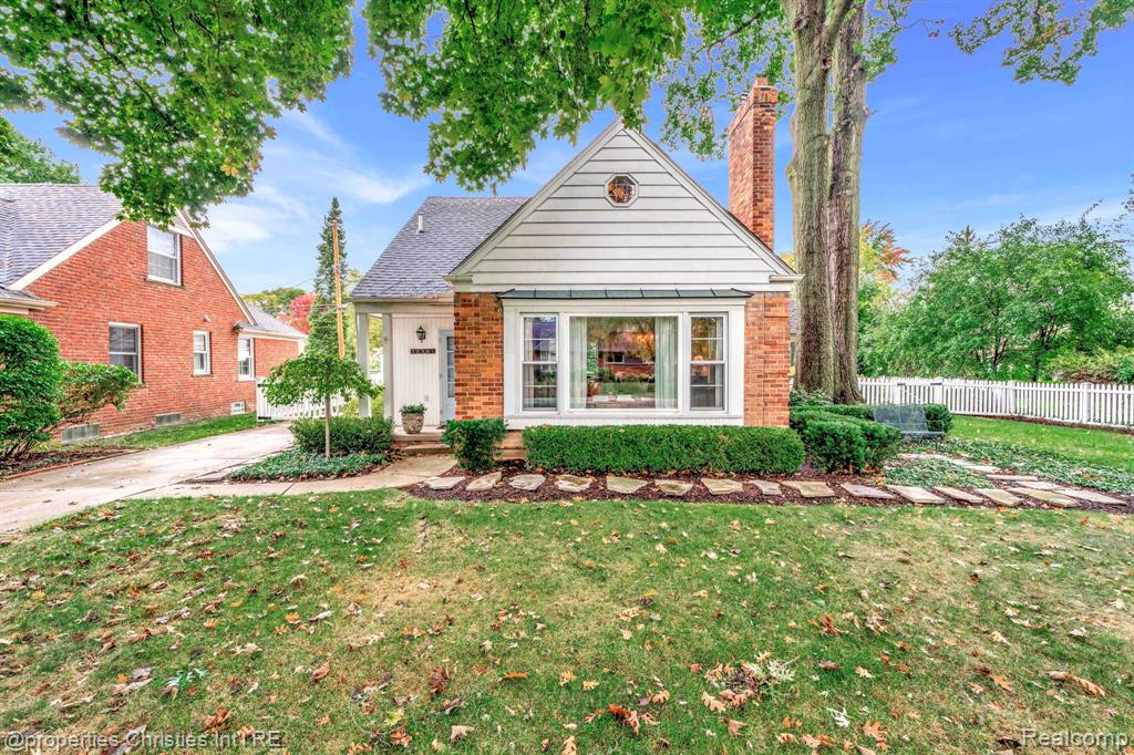 32361 Arlington Drive, Beverly Hills, MI 48025
