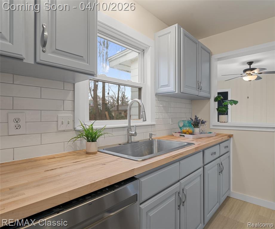 9083 Pittsfield Street, Commerce Twp, MI 48382 — Photo 13