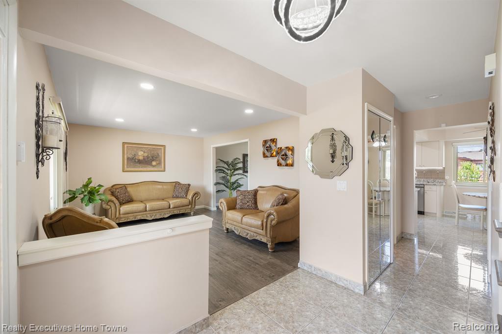 4625 BOULDER Drive, Sterling Heights, MI 48310 — Photo 4