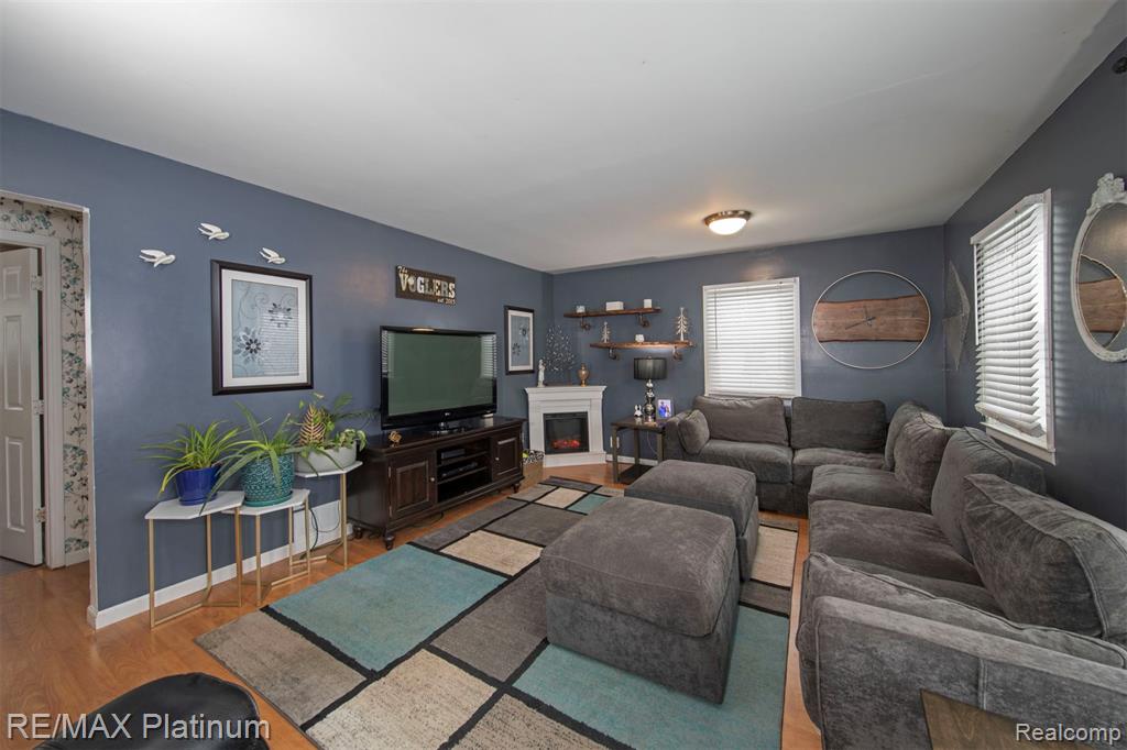 4975 Comstock Street, Commerce Twp, MI 48382 — Photo 3